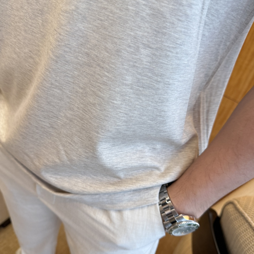 short sleeves