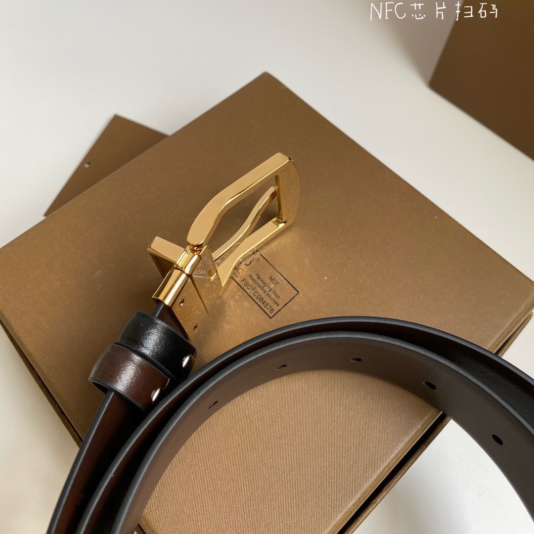 Burberry belt