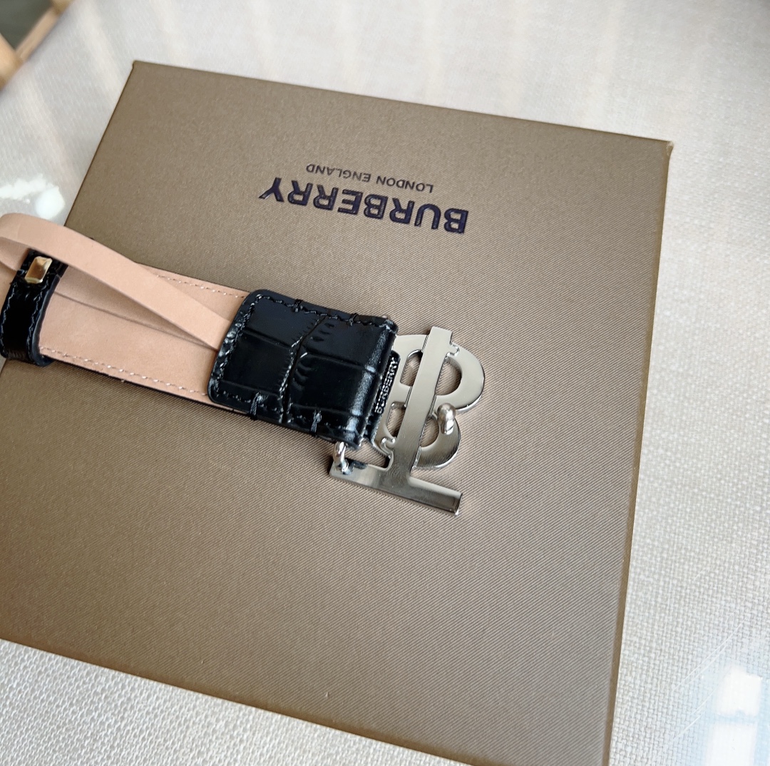 Burberry belt