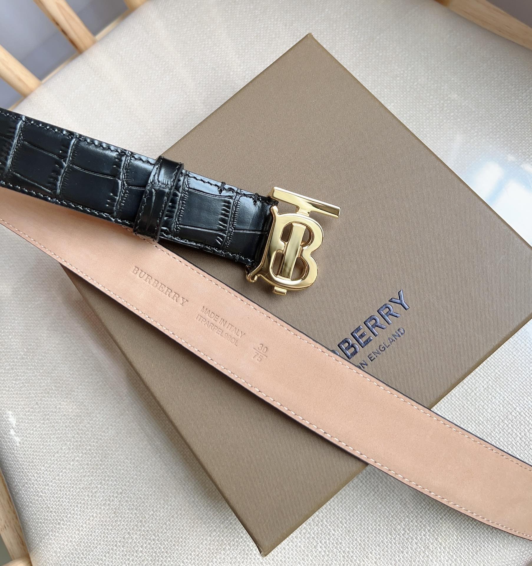 Burberry belt