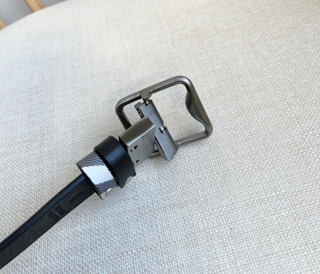 Burberry belt