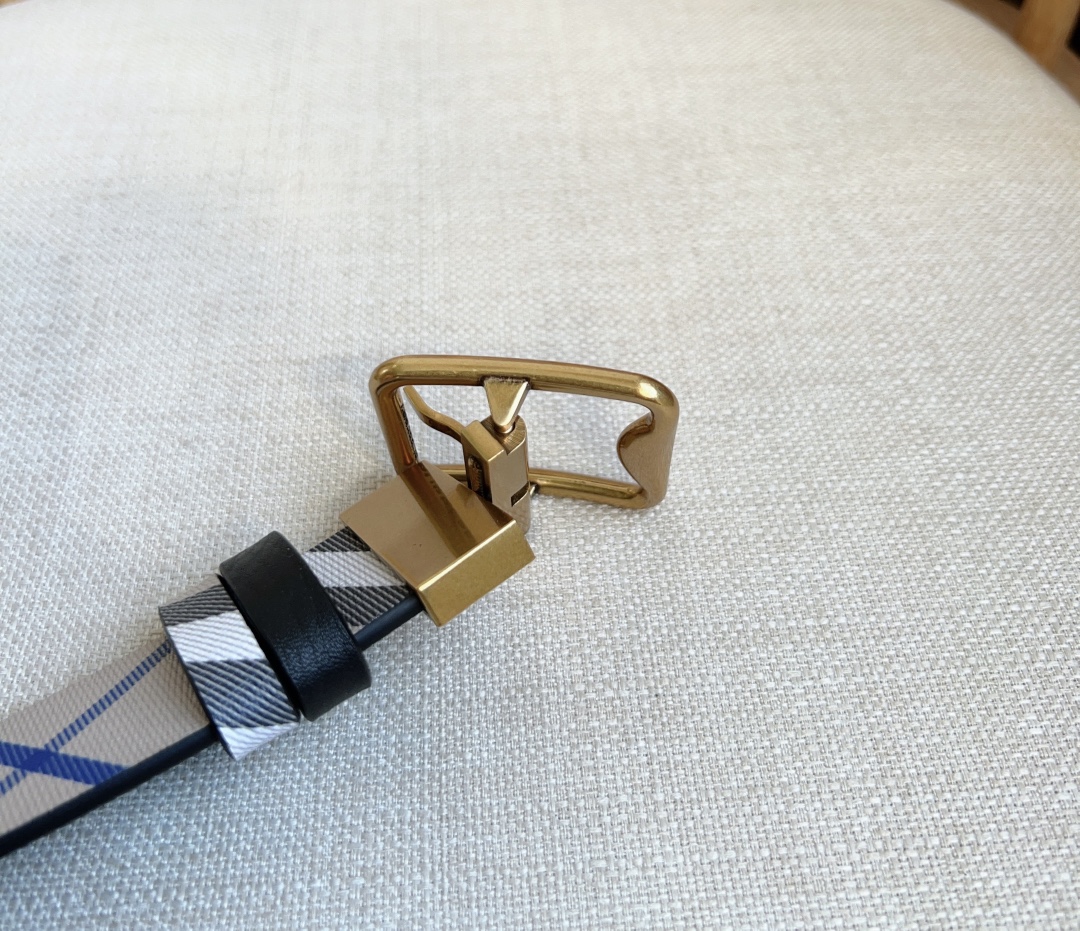Burberry belt
