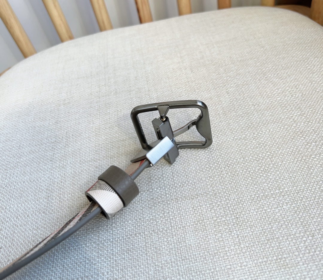 Burberry belt