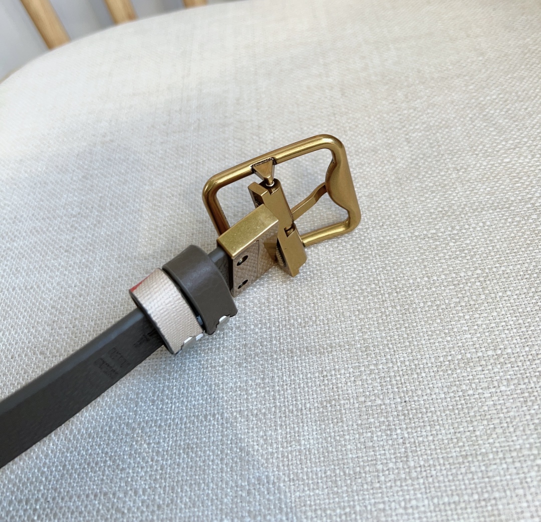 Burberry belt