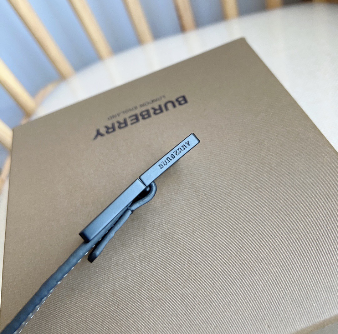 Burberry belt