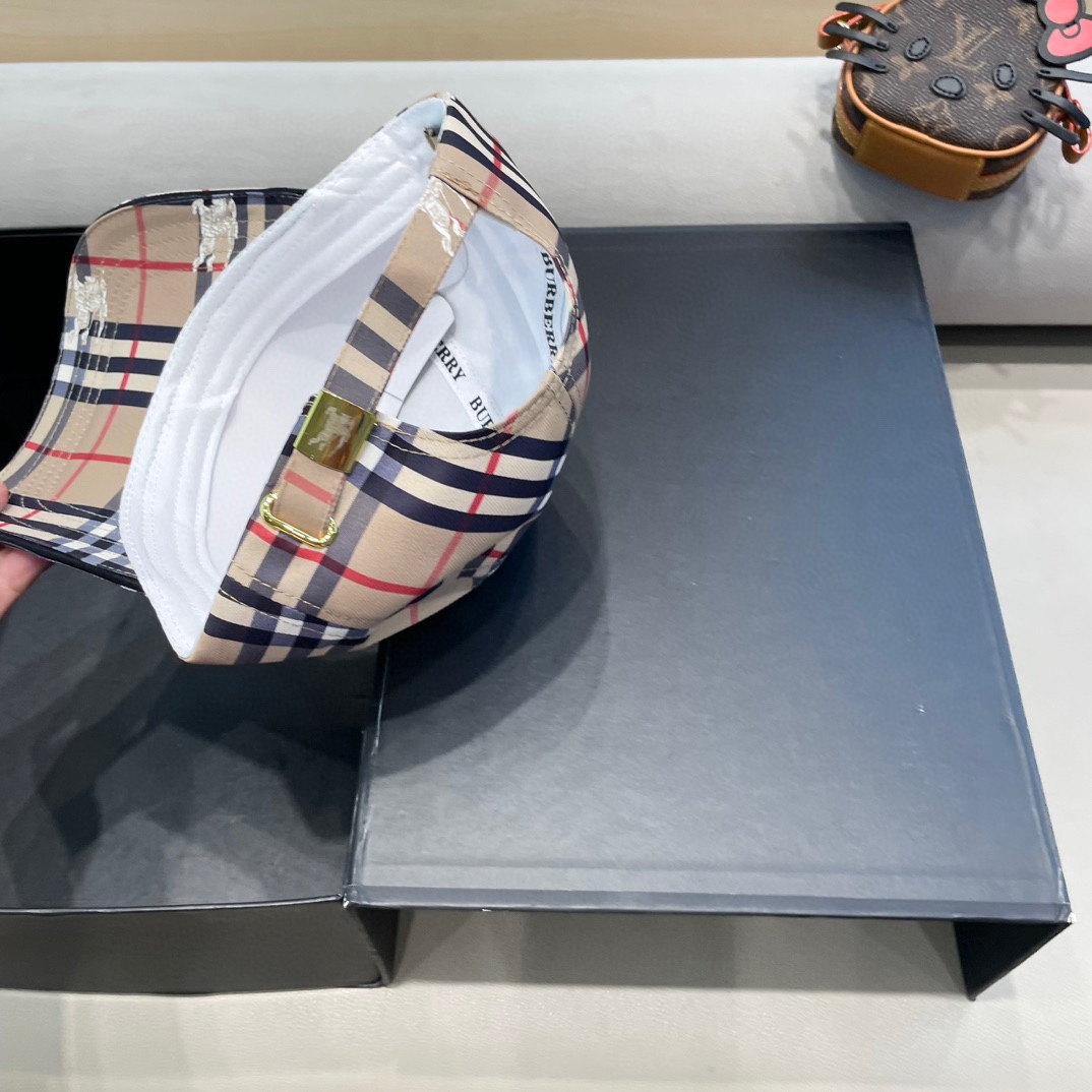 Burberry hat