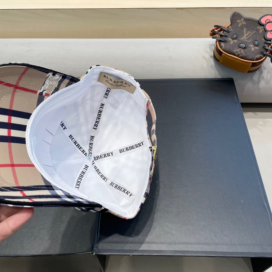 Burberry hat