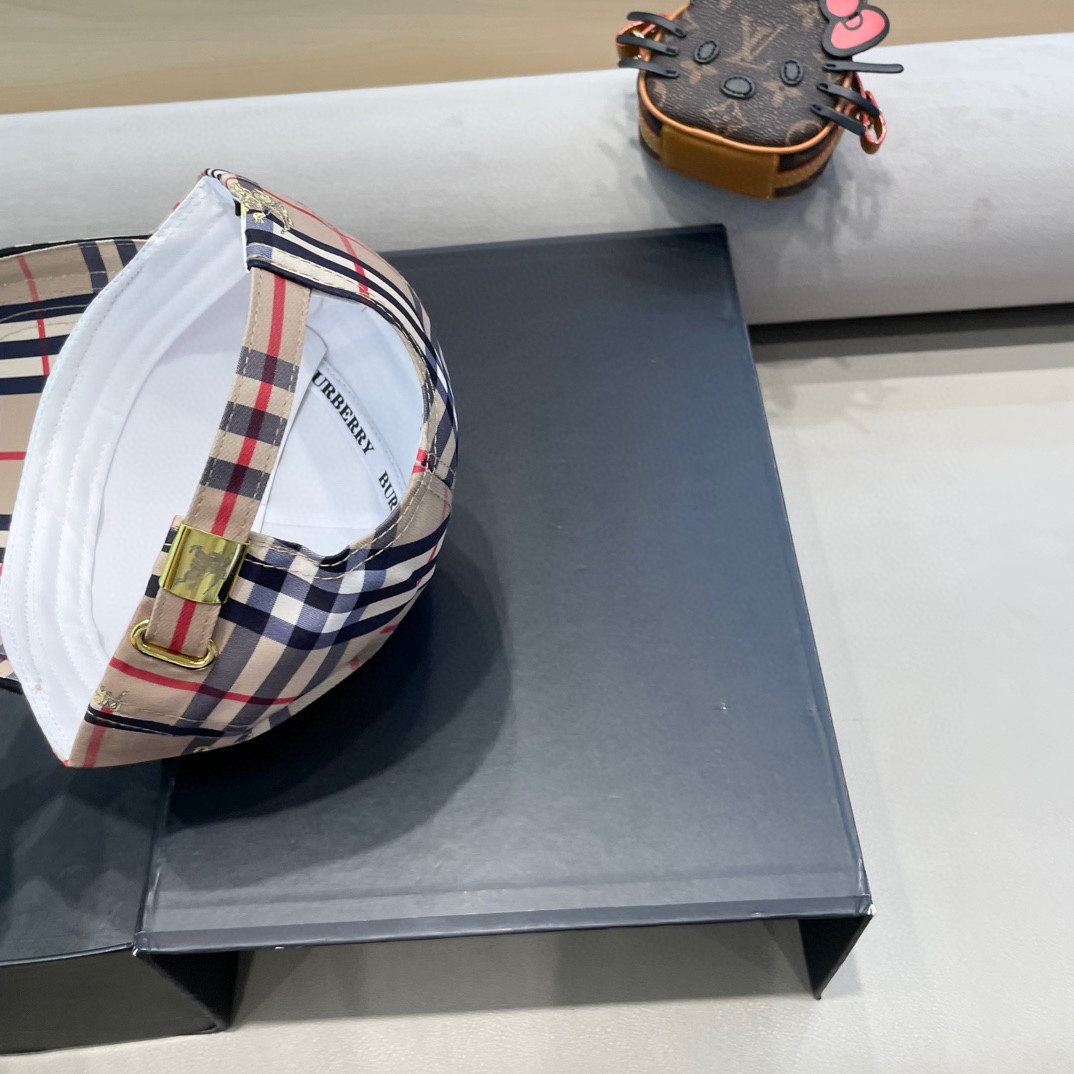 Burberry hat