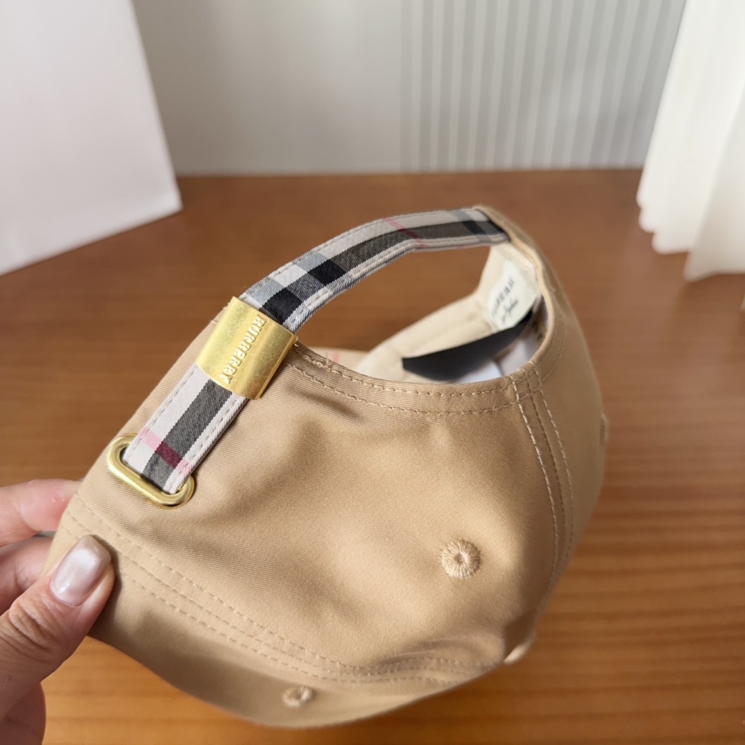 Burberry hat