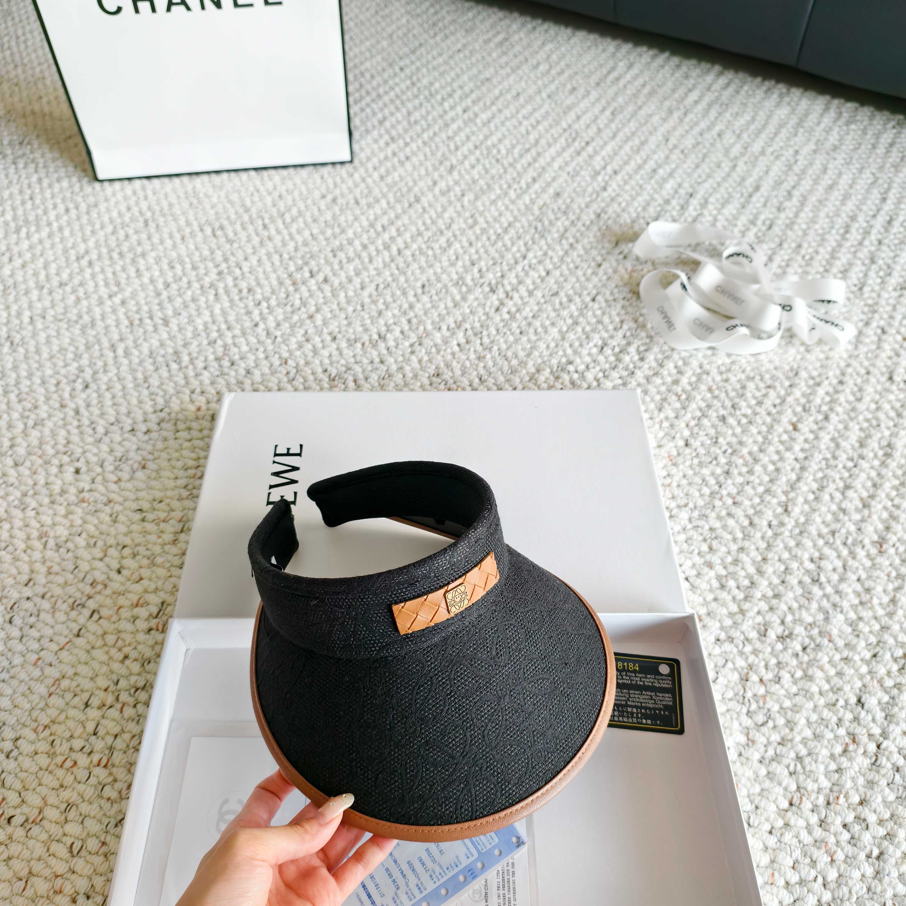 Loewe hat