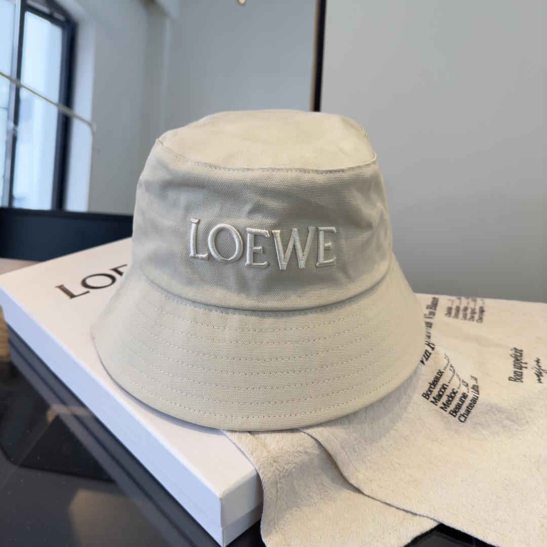 Loewe hat