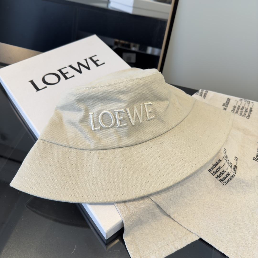 Loewe hat