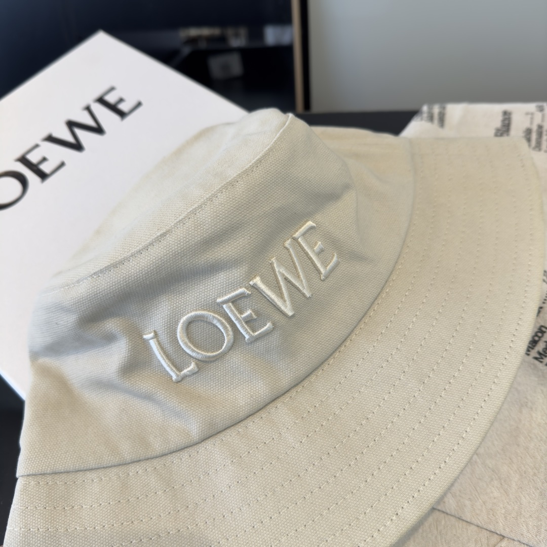 Loewe hat