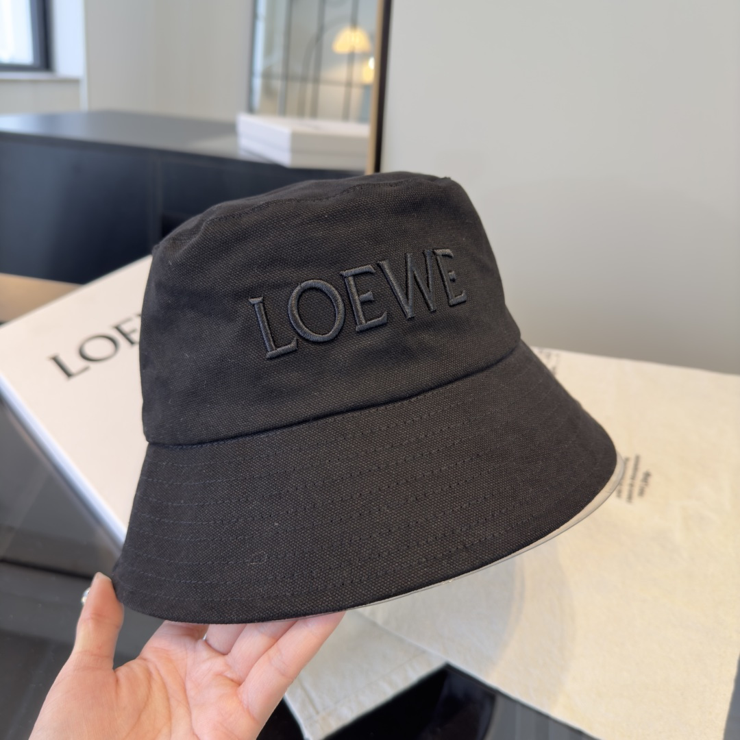 Loewe hat
