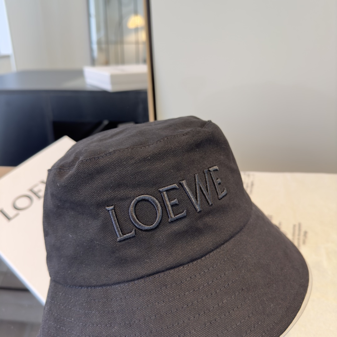 Loewe hat