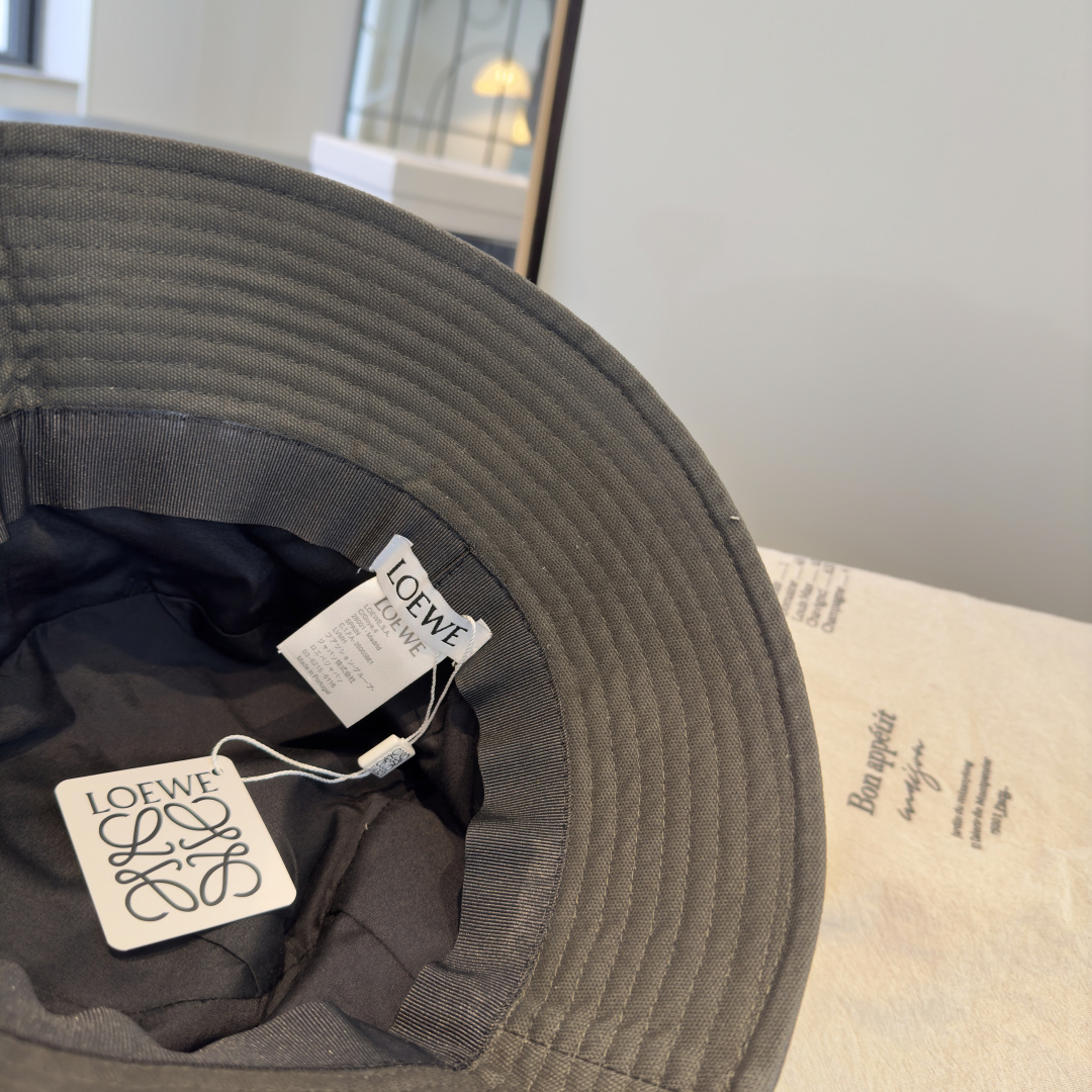 Loewe hat