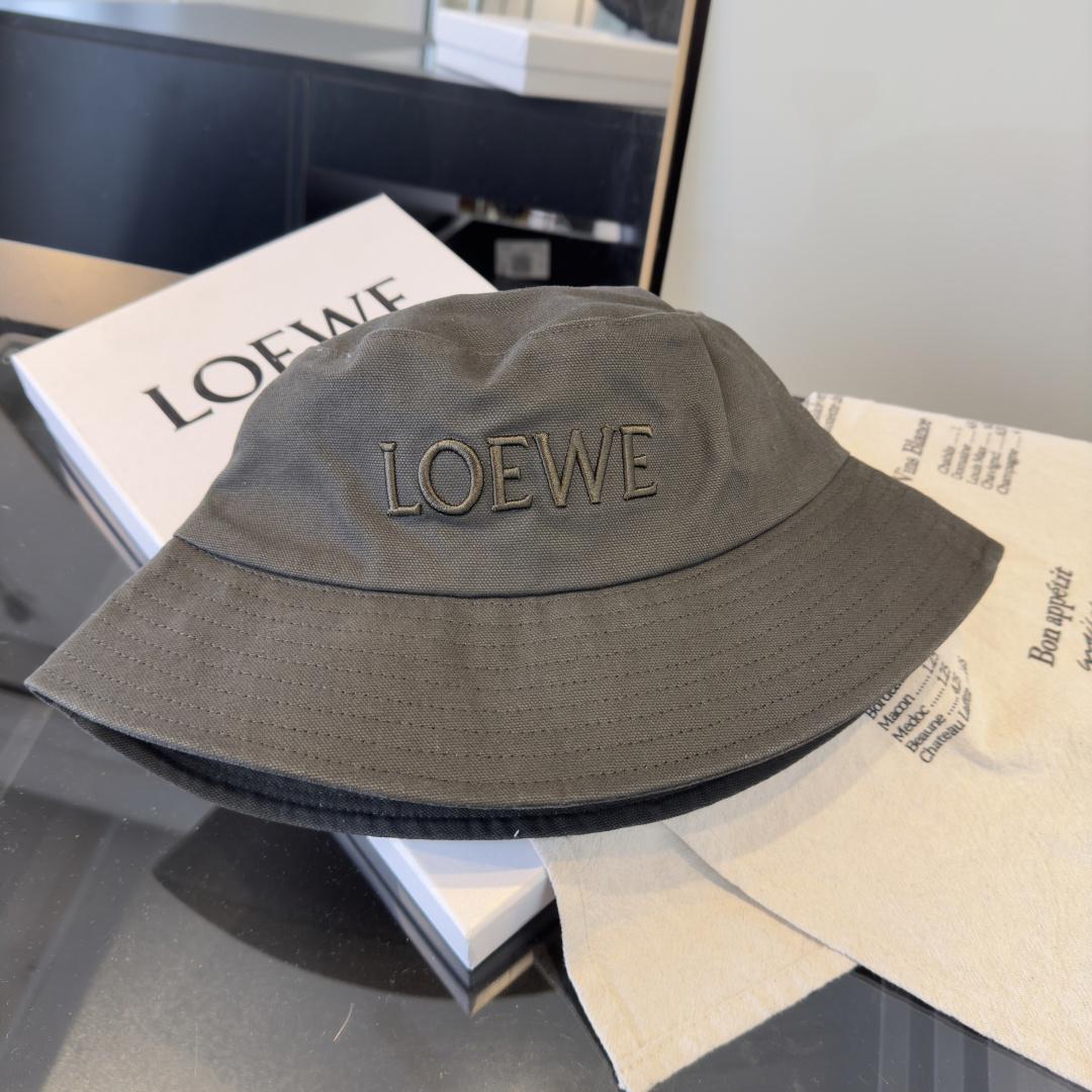 Loewe hat