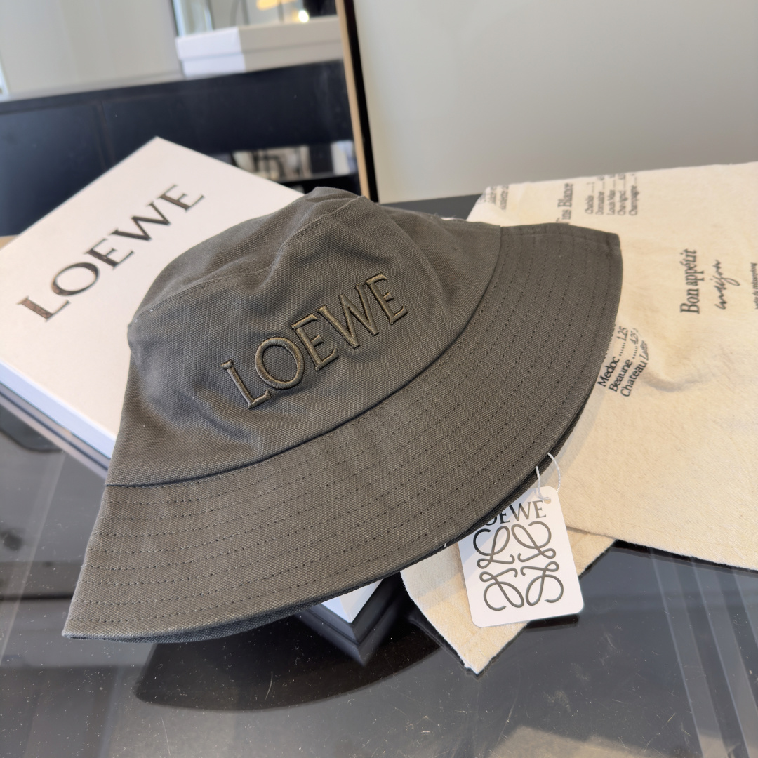 Loewe hat