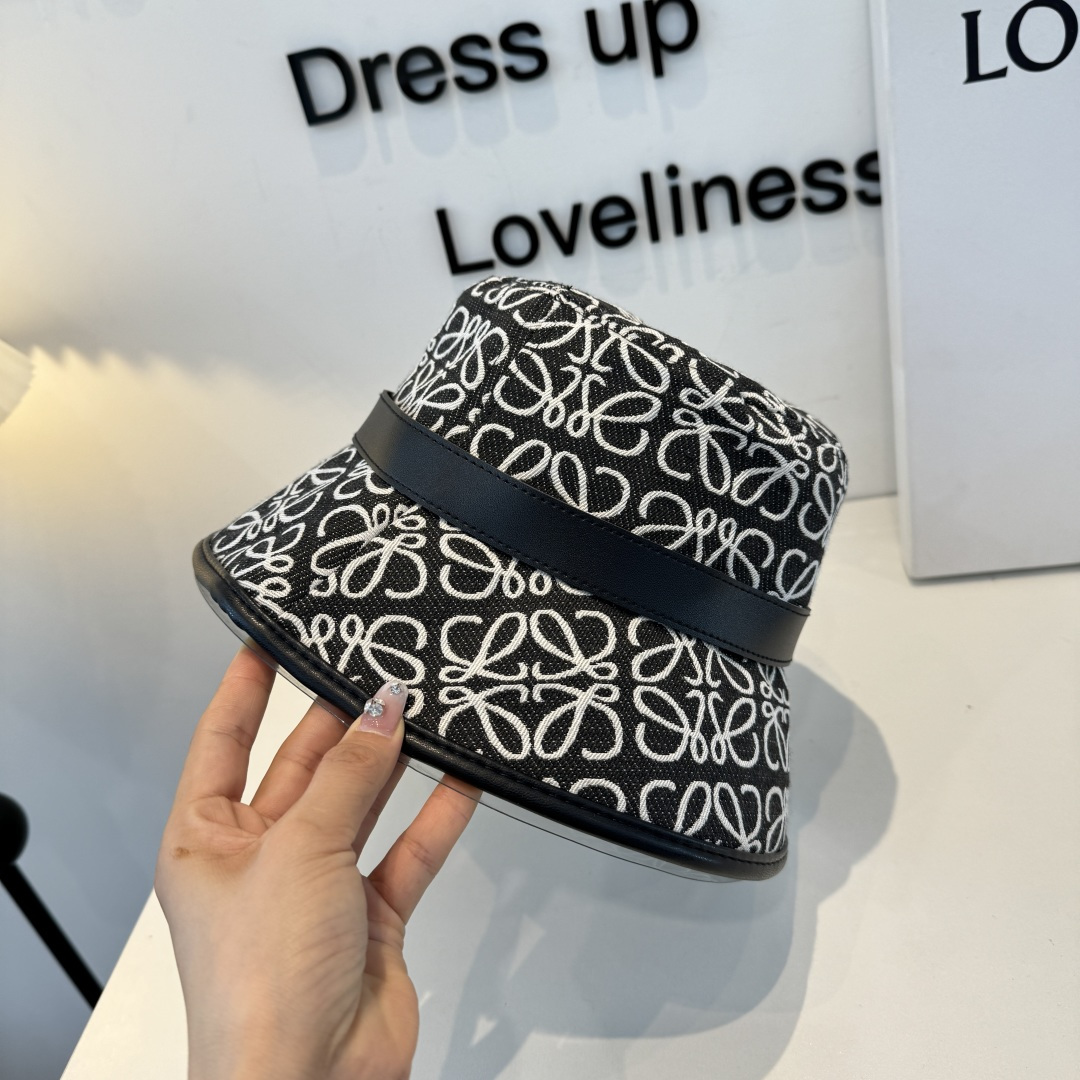Loewe hat