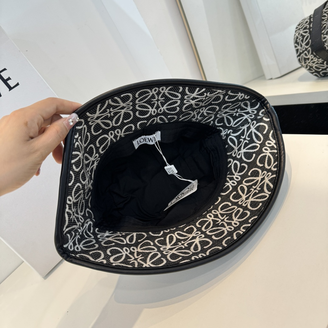 Loewe hat