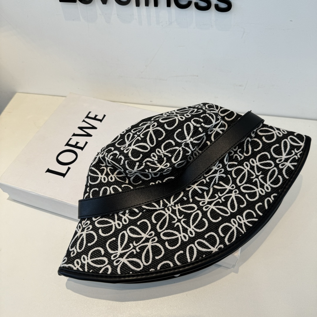 Loewe hat