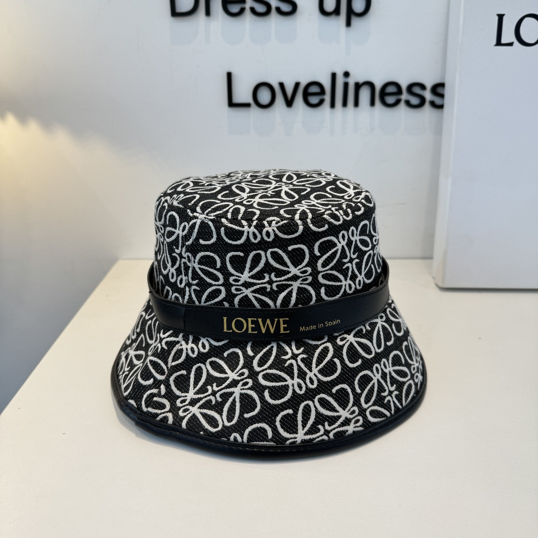 Loewe hat