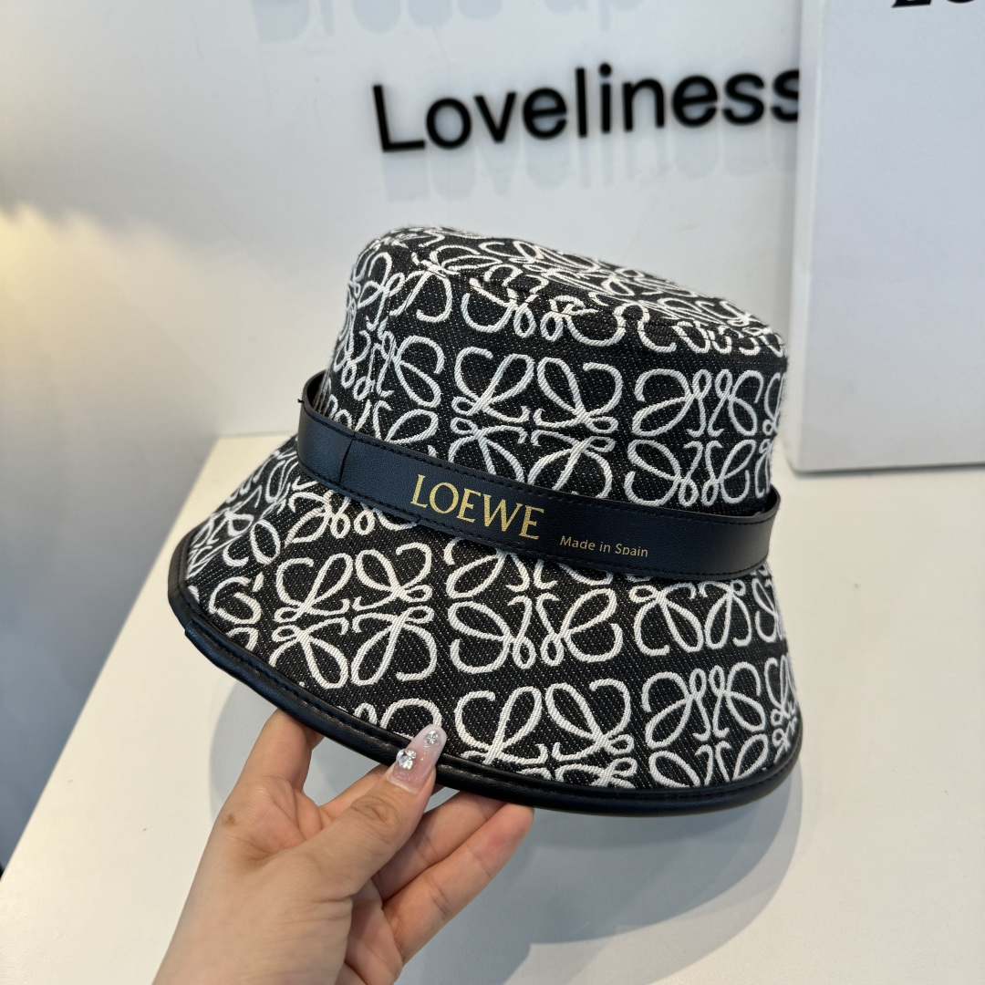 Loewe hat