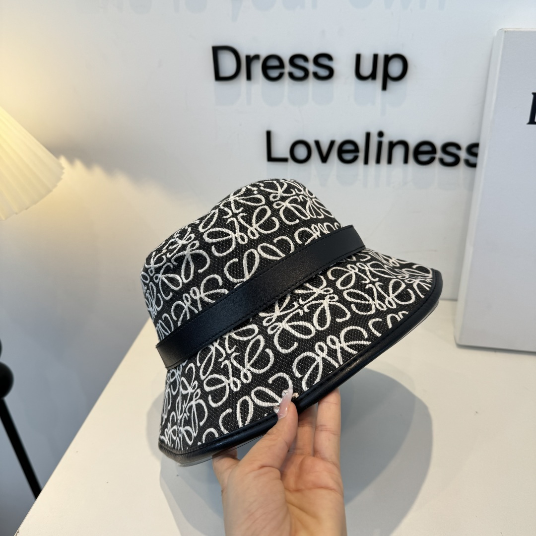 Loewe hat