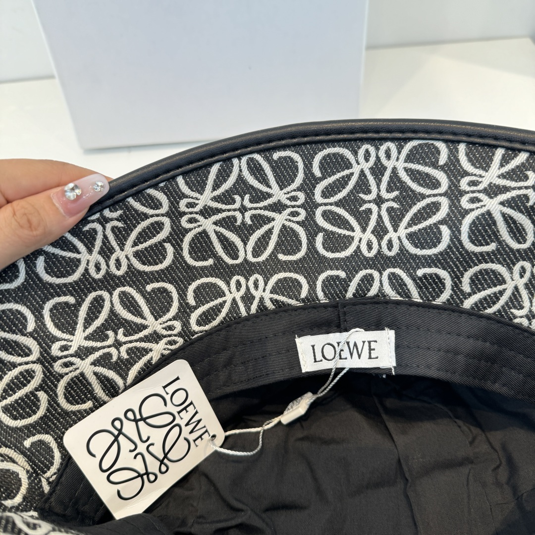 Loewe hat