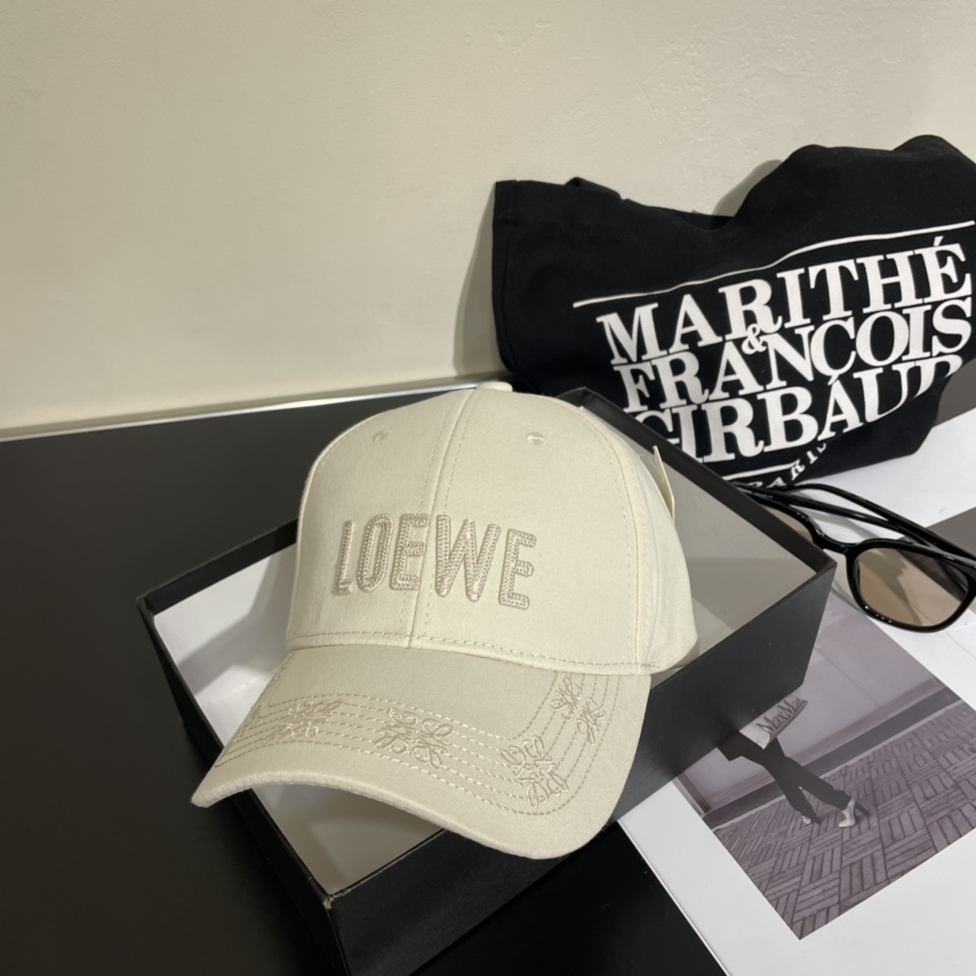 Loewe hat