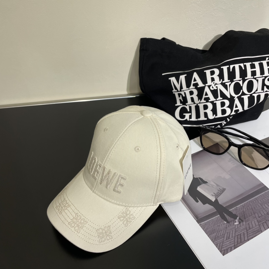 Loewe hat