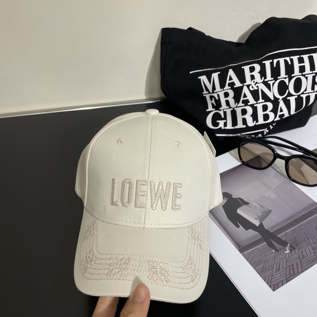 Loewe hat