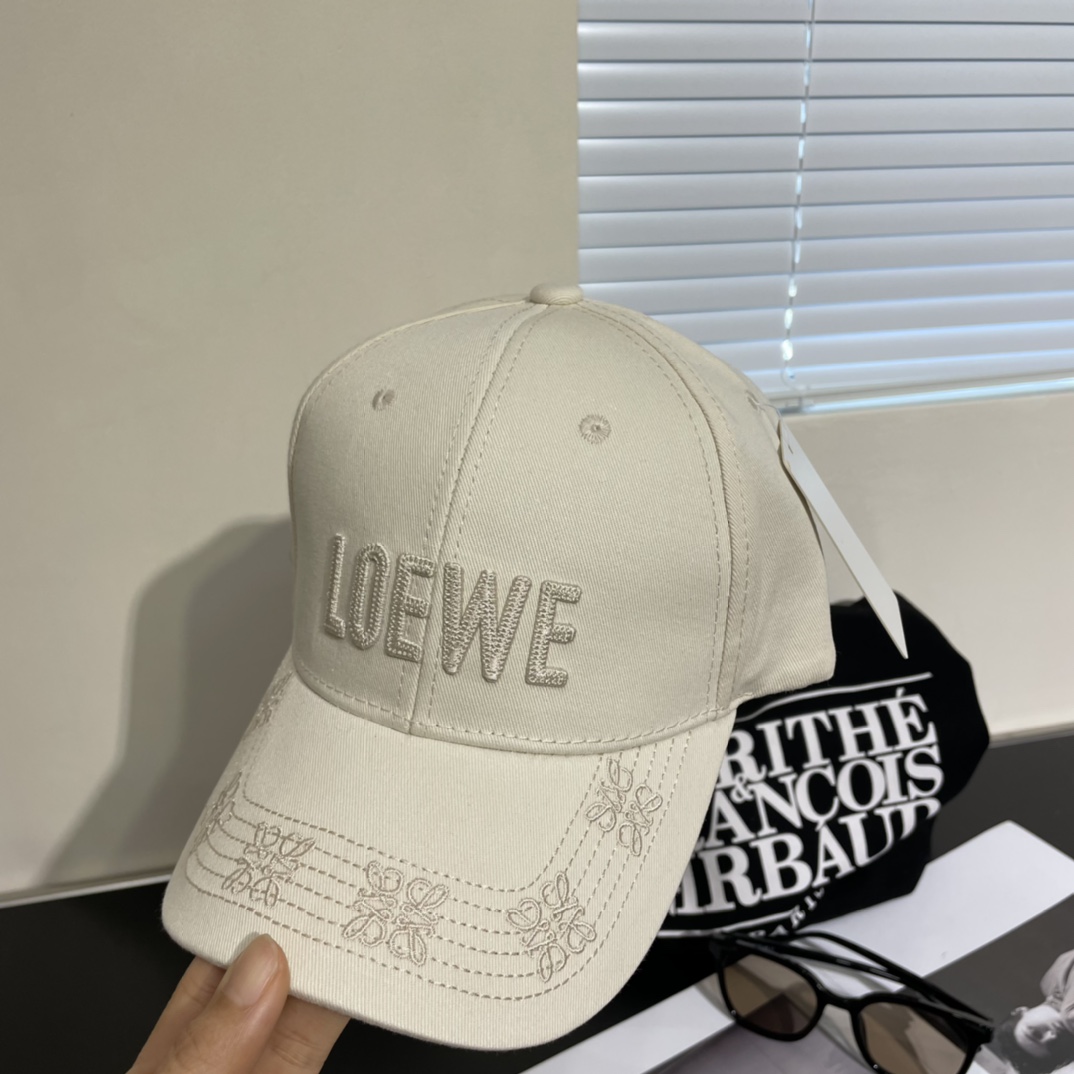 Loewe hat