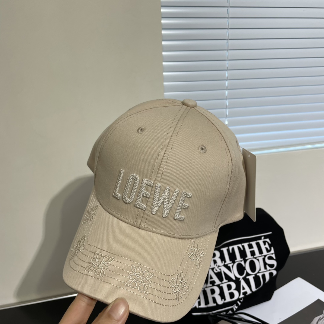 Loewe hat