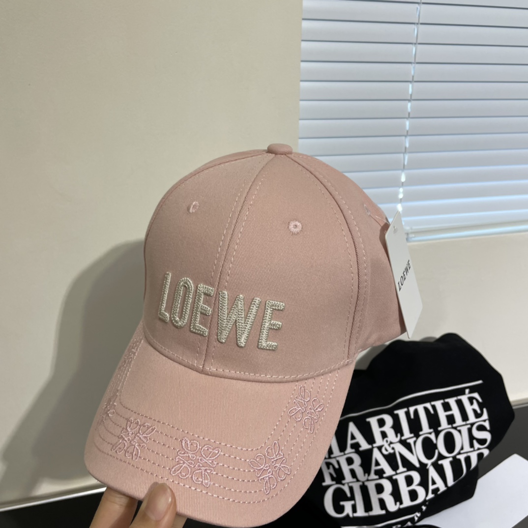 Loewe hat