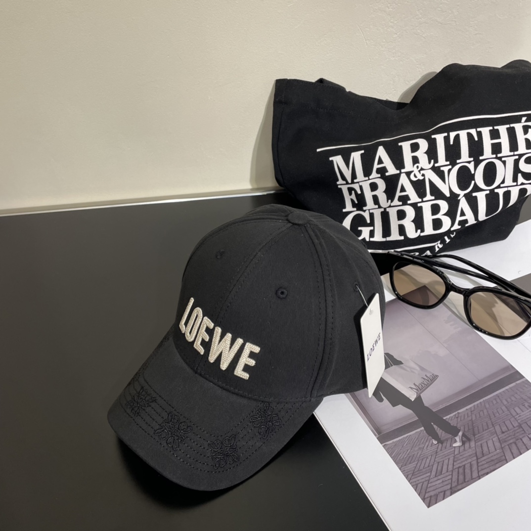 Loewe hat