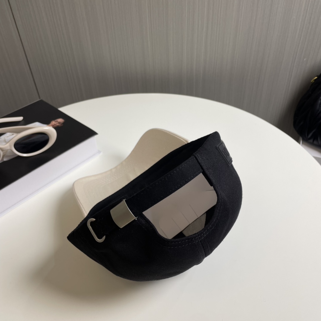 Loewe hat