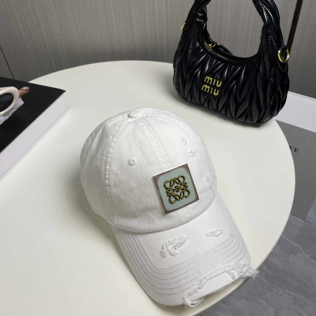 Loewe hat