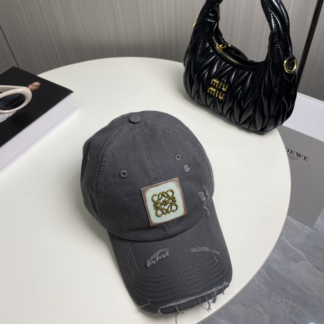 Loewe hat