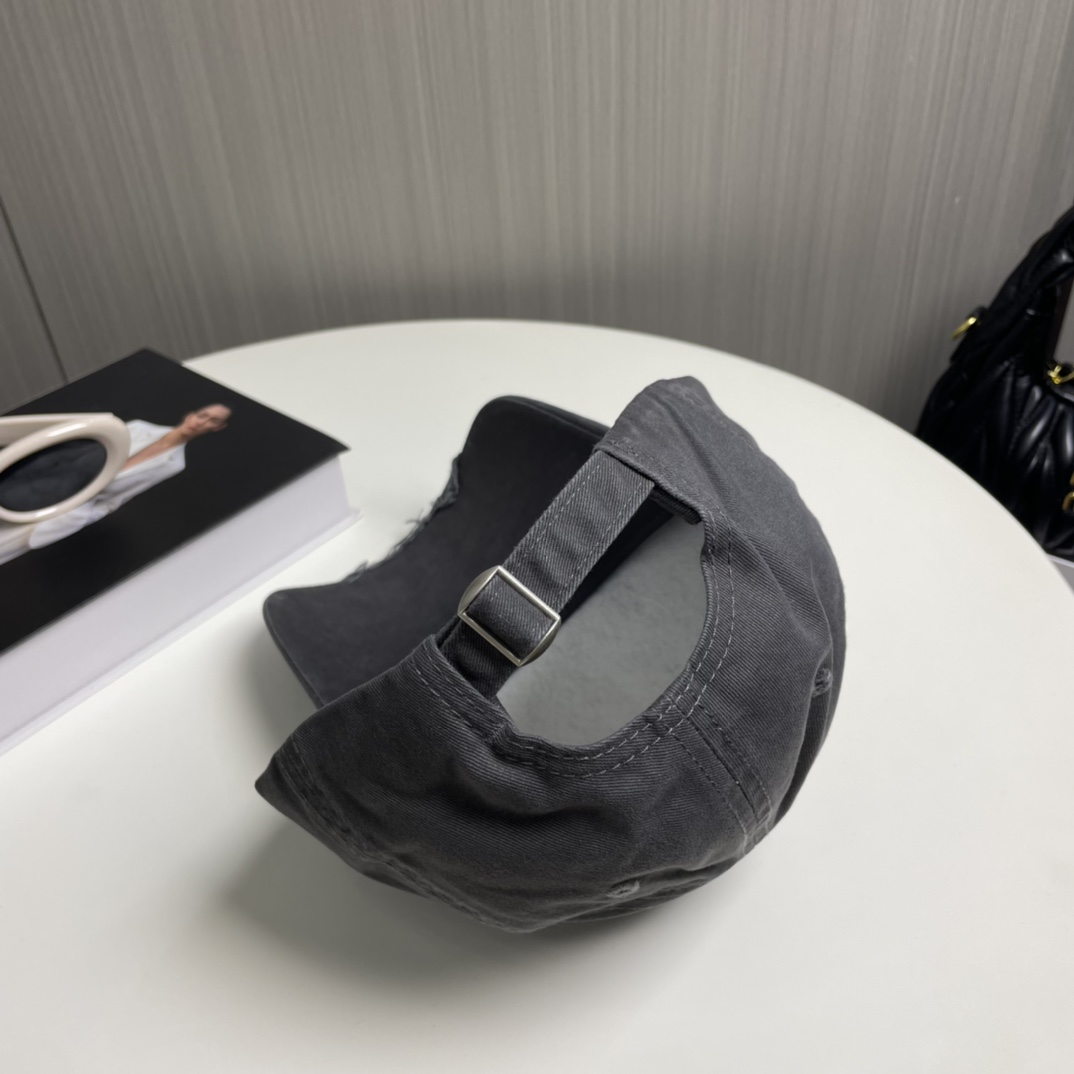 Loewe hat