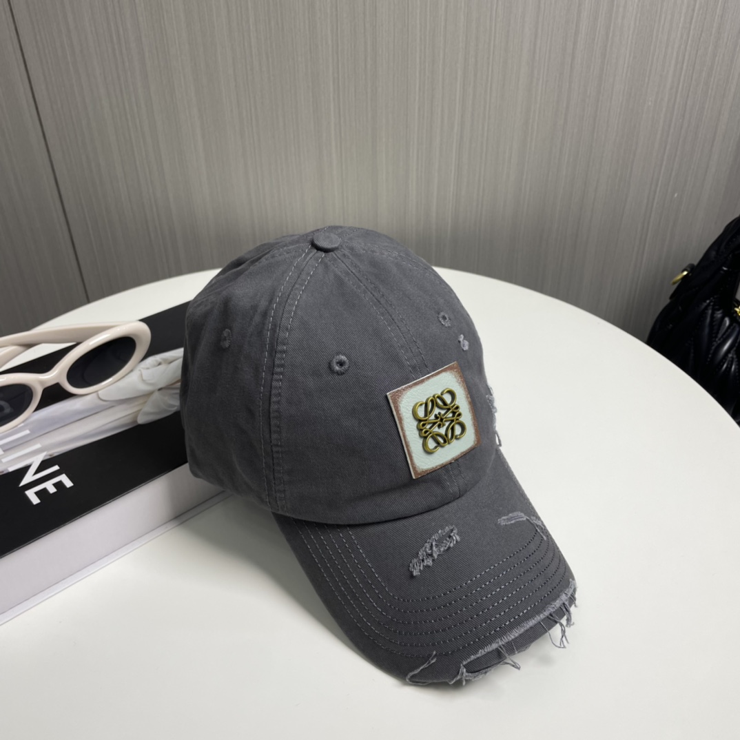 Loewe hat