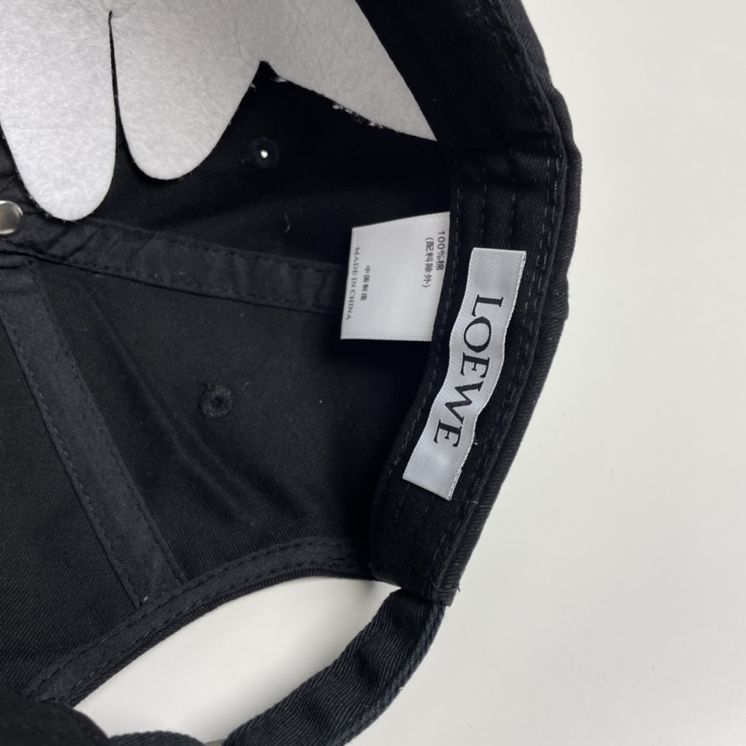 Loewe hat