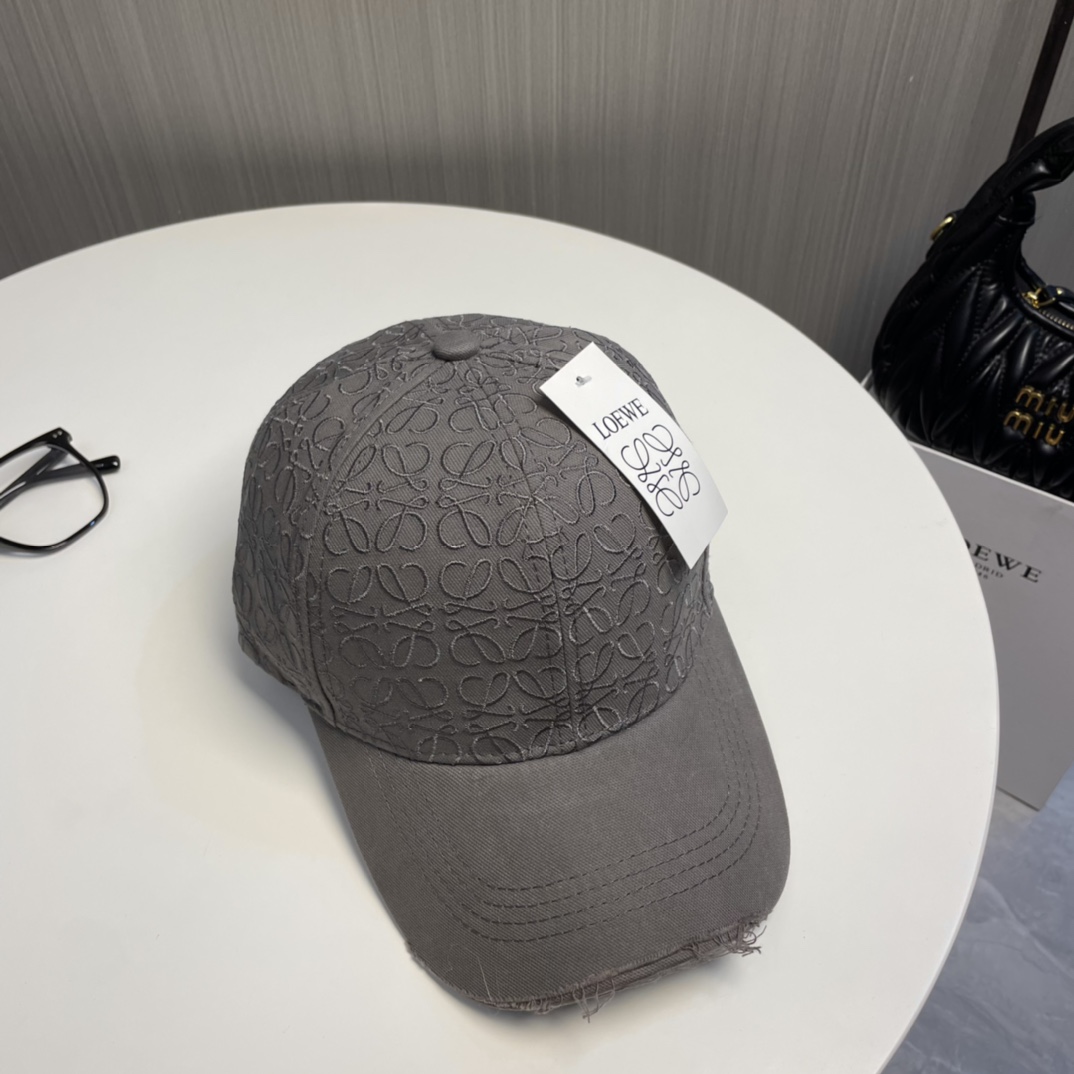 Loewe hat