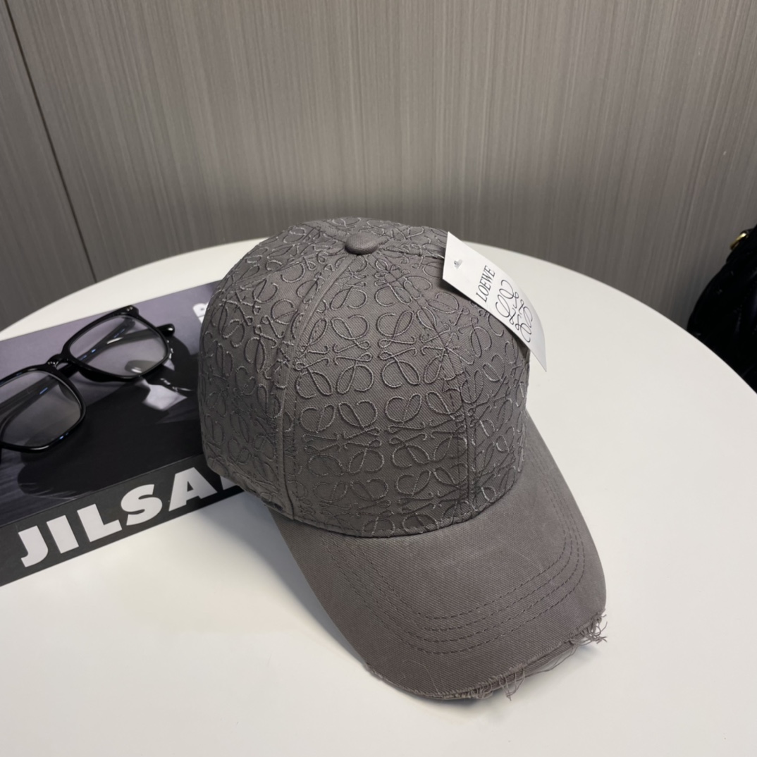 Loewe hat