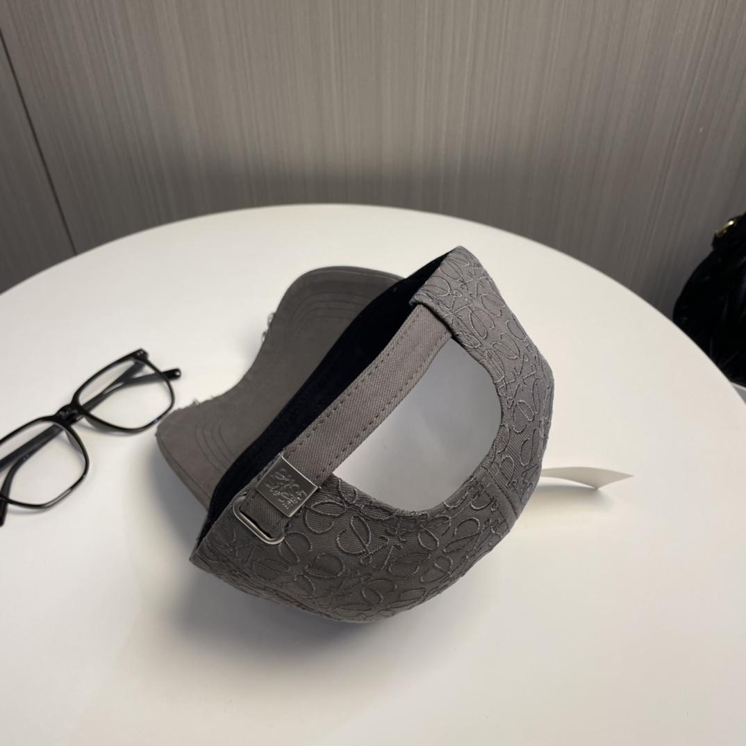 Loewe hat