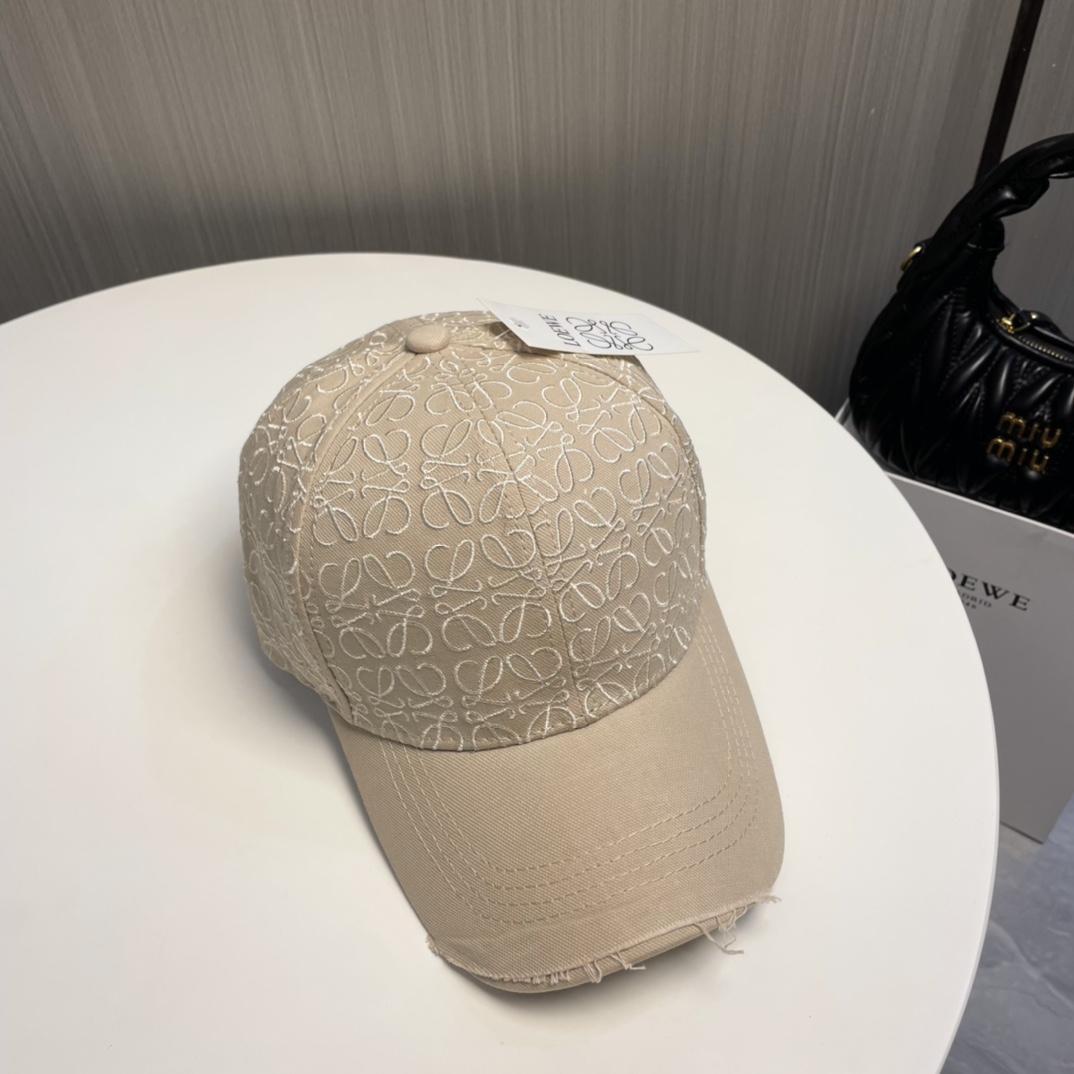 Loewe hat