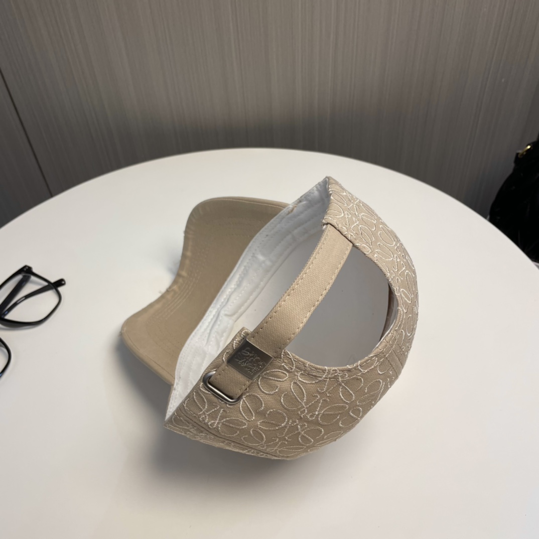 Loewe hat