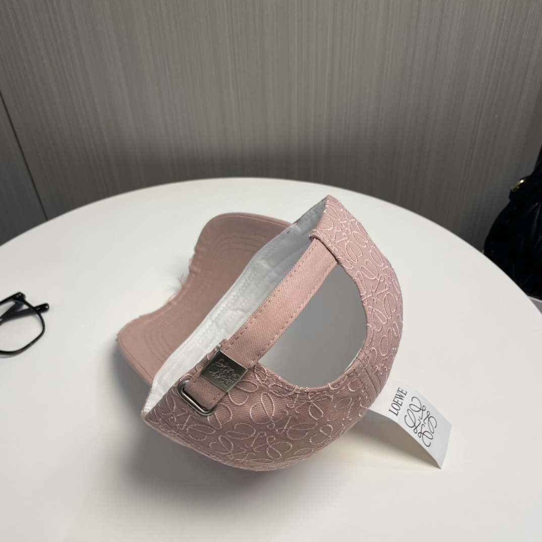 Loewe hat