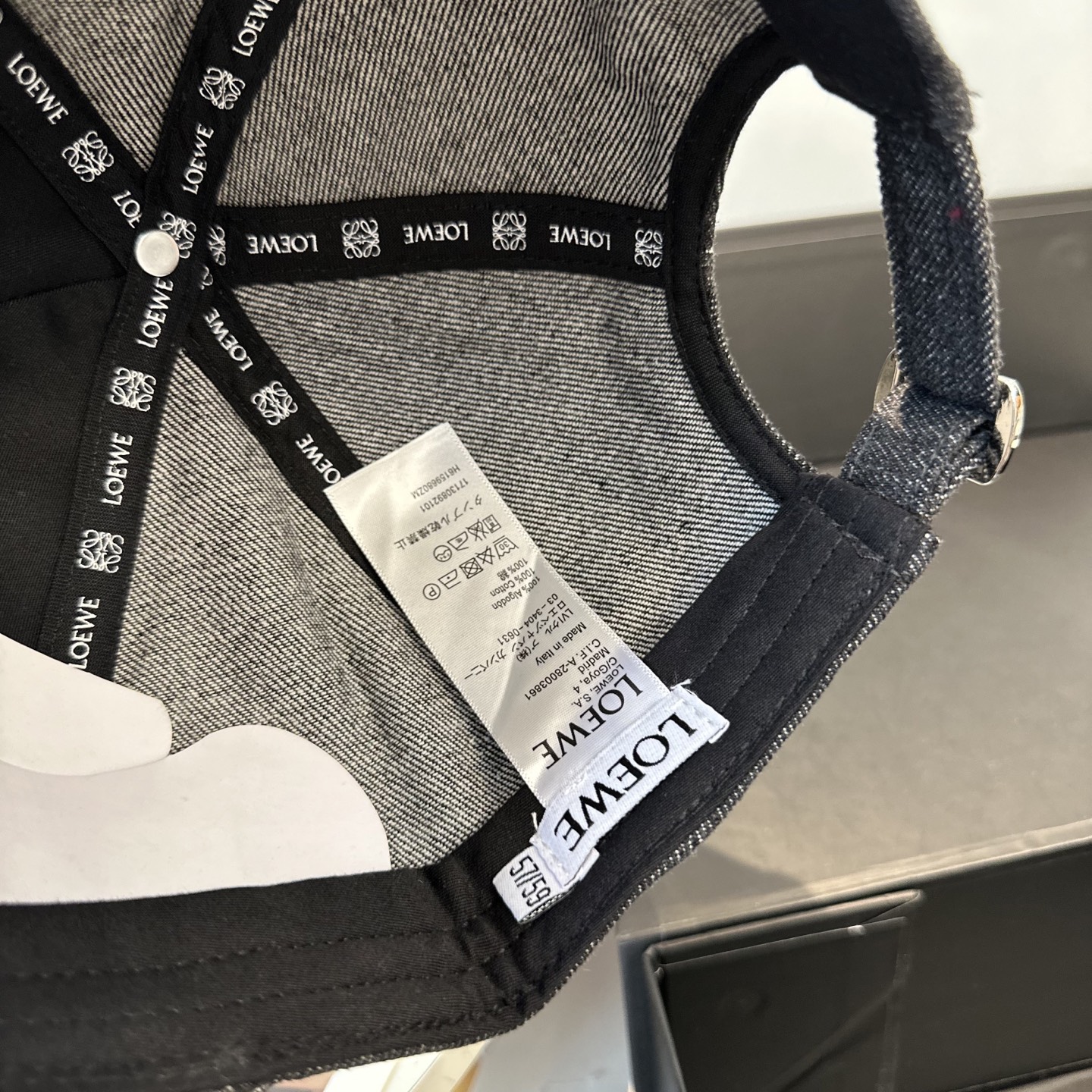 Loewe hat