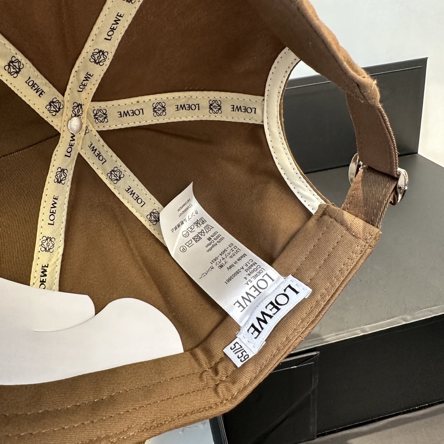 Loewe hat